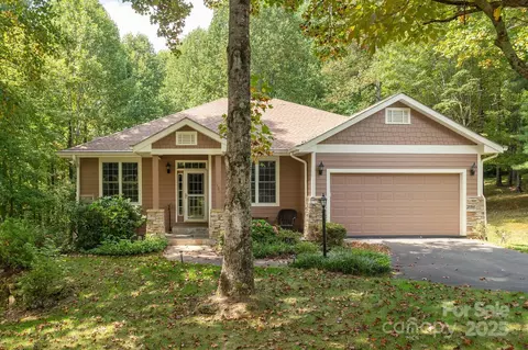106 Chancery Ct, Flat Rock, NC 28731