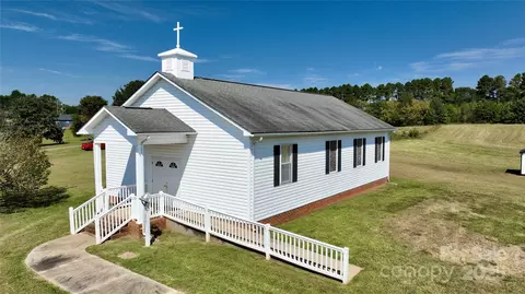 133 Bluegill Ln, Statesville, NC 28625