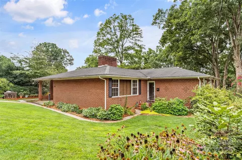 213 W Park Dr, Morganton, NC 28655