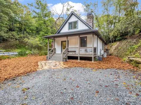800 Williamson Creek Rd, Pisgah Forest, NC 28768