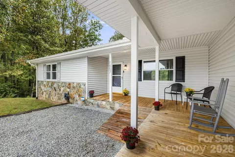 1007 Dula Rd, Spruce Pine, NC 28777