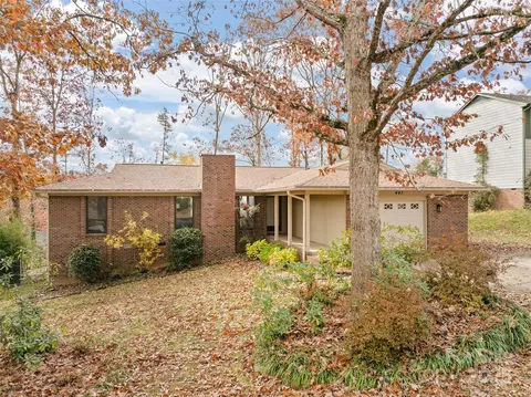 447 Creekside Dr, Asheville, NC 28804