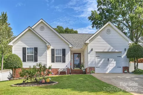 1002 Raywood Ct, Matthews, NC 28104