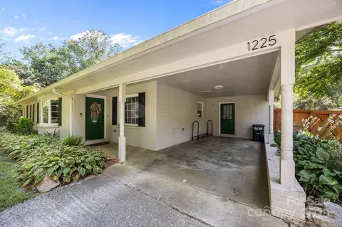 1225 W Gilbert St, Hendersonville, NC 28792