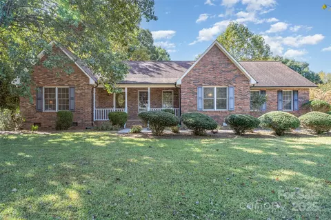110 Robin Rd, Lincolnton, NC 28092