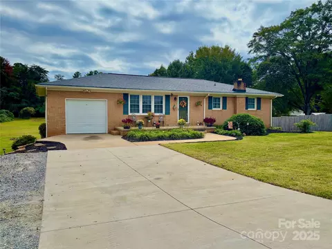 387 Oak Street Ext, Forest City, NC 28043