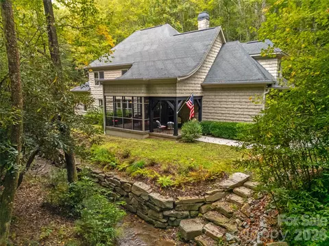 923 Ugugu Dr, Brevard, NC 28712