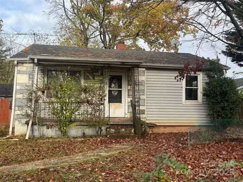 4 La Rue St, Asheville, NC 28806