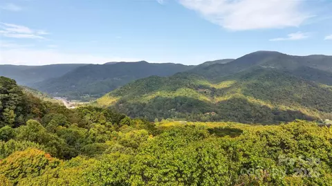 1107 Summit Dr, Maggie Valley, NC 28751
