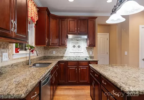 Kitchen - 7133 Gildhall Ct, Denver, NC 28037 photo 5 of 5