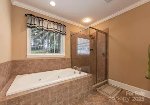 Bath - 7133 Gildhall Ct, Denver, NC 28037 photo 2 of 4