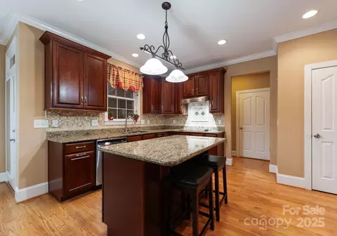 Kitchen - 7133 Gildhall Ct, Denver, NC 28037 photo 2 of 5
