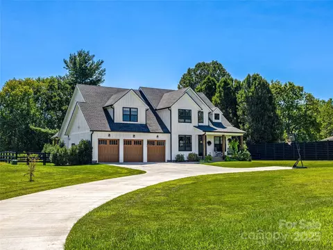 58 Wintercress Dr, Mills River, NC 28759