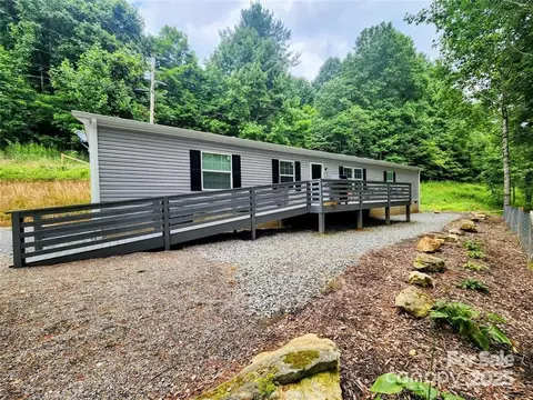 1056 Fox Creek Rd, Mars Hill, NC 28754