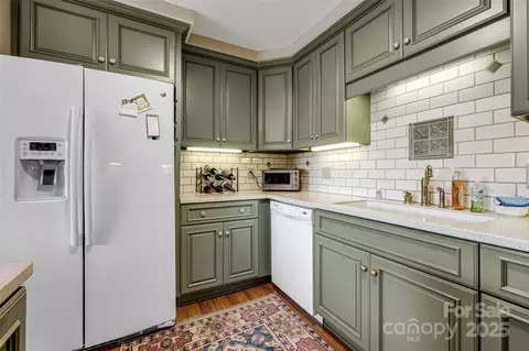 Kitchen - 77 Chestnut 303 St #303, Tryon, NC 28782 photo 2 of 2