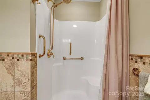 Bath - 77 Chestnut 303 St #303, Tryon, NC 28782 photo 2 of 5