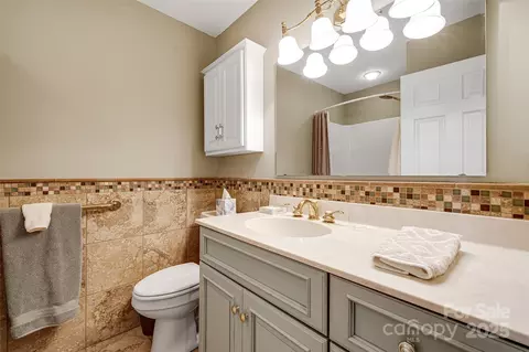Bath - 77 Chestnut 303 St #303, Tryon, NC 28782 photo 1 of 5