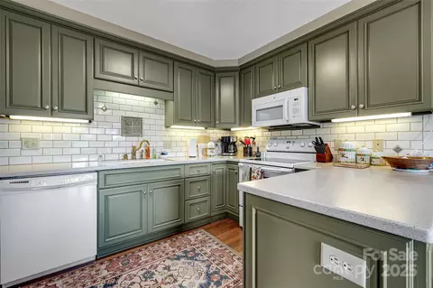 Kitchen - 77 Chestnut 303 St #303, Tryon, NC 28782 photo 1 of 2