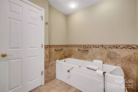 Bath - 77 Chestnut 303 St #303, Tryon, NC 28782 photo 4 of 5