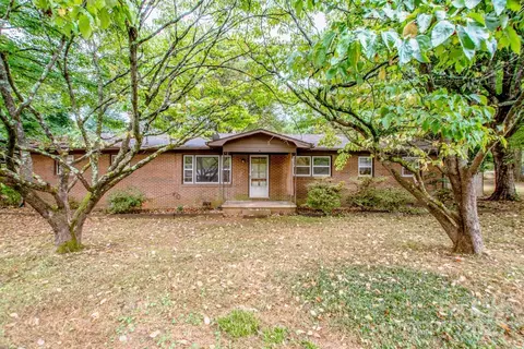 210 S Toria Dr, Statesville, NC 28625