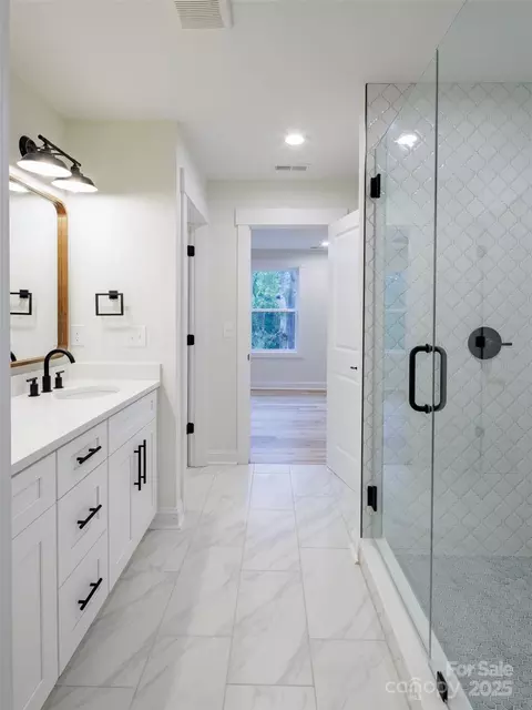 Bath - 5891 Vinewood Rd, Davidson, NC 28036 photo 2 of 3
