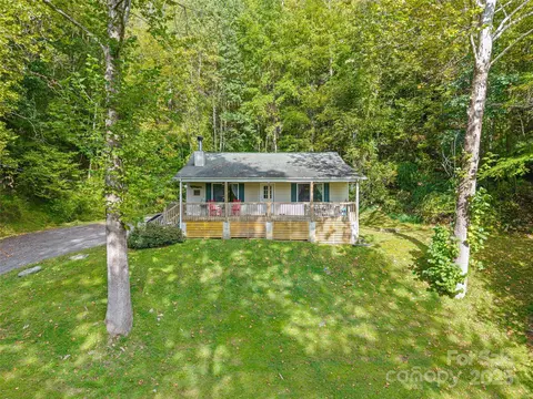 1465 Maple Springs Dr, Waynesville, NC 28785