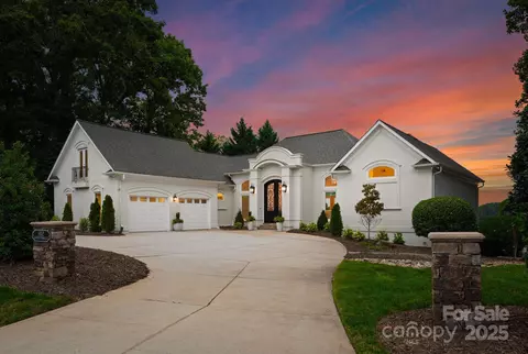 102 Stone Point Ct, Mooresville, NC 28117