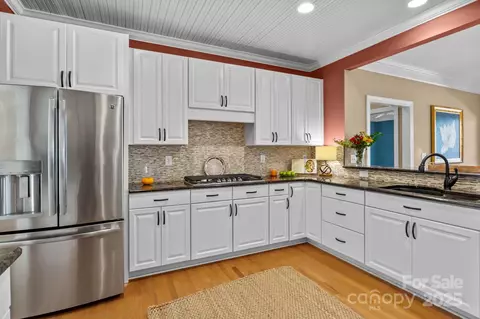 Kitchen - 17405 Springwinds Dr, Cornelius, NC 28031 photo 3 of 6