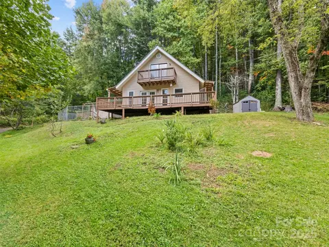 128 Rome Beauty Rd, Waynesville, NC 28785