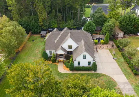 257 Woodstream Cir, Mooresville, NC 28117