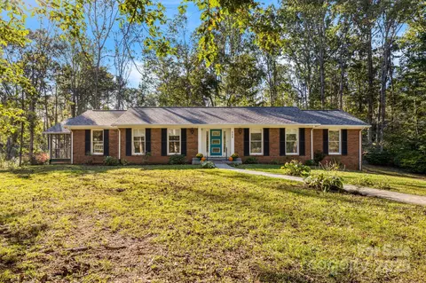 226 Wildflower Rd, Asheville, NC 28804