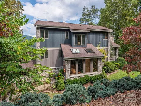 89 Patten Park Dr, Waynesville, NC 28785