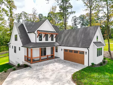 359 Mavrick Dr, Mills River, NC 28759