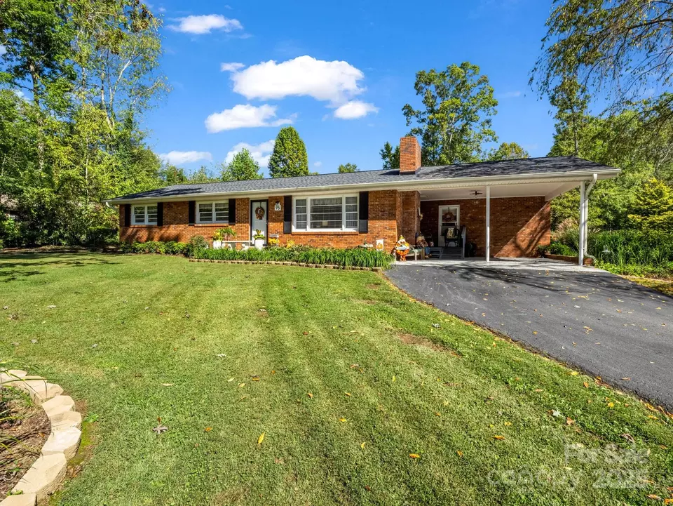 Exterior - 95 Pensacola Ave, Arden, NC 28704 photo 4 of 16