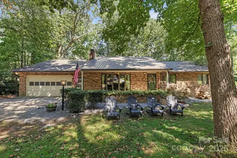 109 Mountain Pl, Hendersonville, NC 28791