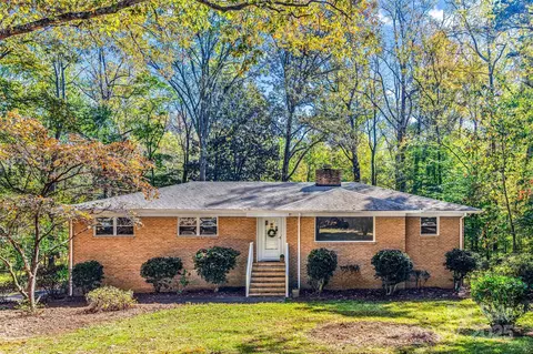 8620 Pine Cir, Charlotte, NC 28215