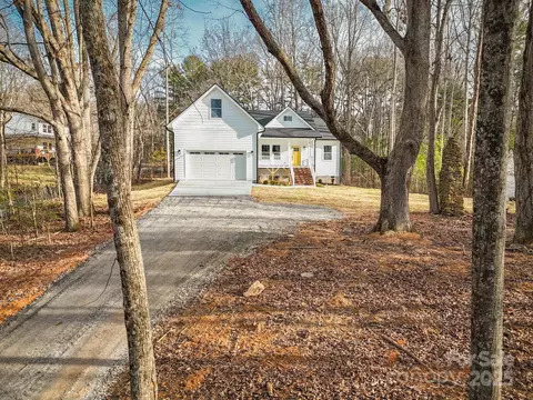 444 Old Buckeye Cove Rd, Swannanoa, NC 28778