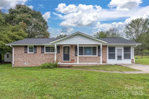 205 Jeff St, Hendersonville, NC 28739
