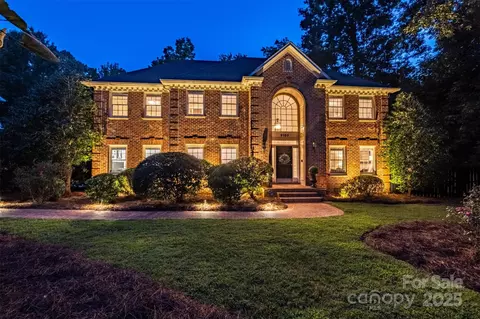 3103 Starmount Farms Dr, Greensboro, NC 27408
