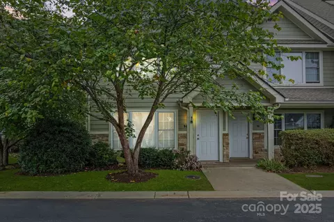 94 Rotunda Cir, Asheville, NC 28806