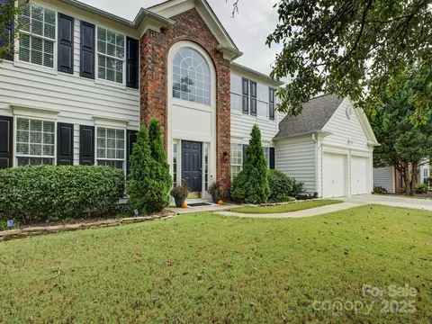 2917 Misty Hill Ln, Charlotte, NC 28270