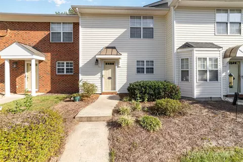 4220 Melrose Club Dr, Matthews, NC 28105
