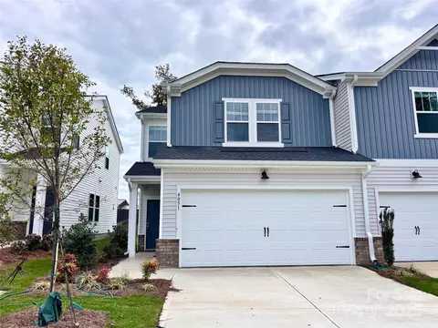 4051 Summit Woods Dr, Charlotte, NC 28216