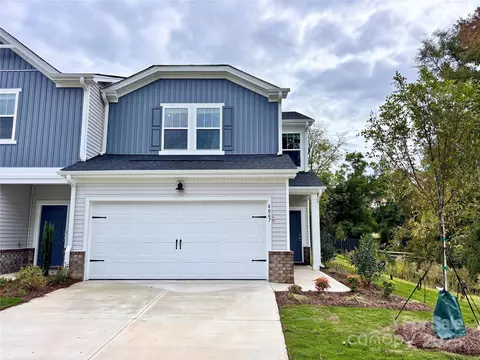 4067 Summit Woods Dr, Charlotte, NC 28216