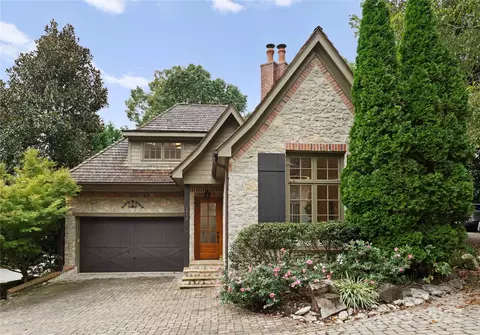 2415 La Maison Dr, Charlotte, NC 28226