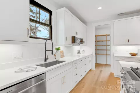 Kitchen - 25 Reta Rd, Fairview, NC 28730 photo 4 of 5