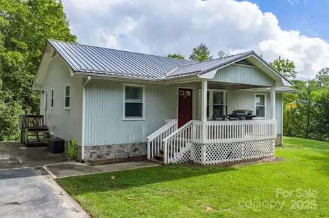 212 Mountain Ivy Dr, Marion, NC 28752