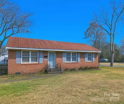 100 Carolina Cir, Lincolnton, NC 28092