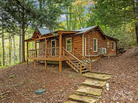 52 Western View St, Black Mountain, NC 28711