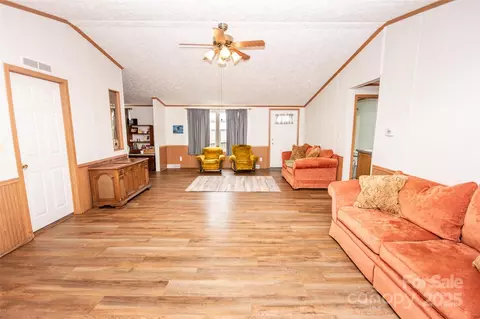 Living - 159 Shaw Rd, Harmony, NC 28634 photo 3 of 4